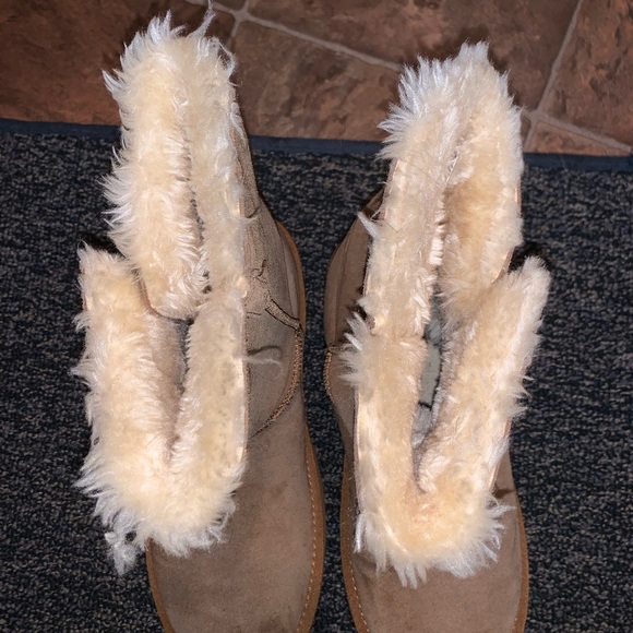 Tan slip on boots - Picture 6 of 6